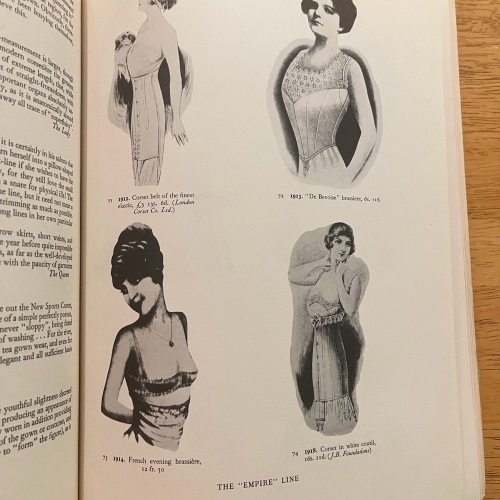 rare 70’s Book 🌸 Corsets & Crinolines book 🌸 Norah Waugh - Picture 10 of 12